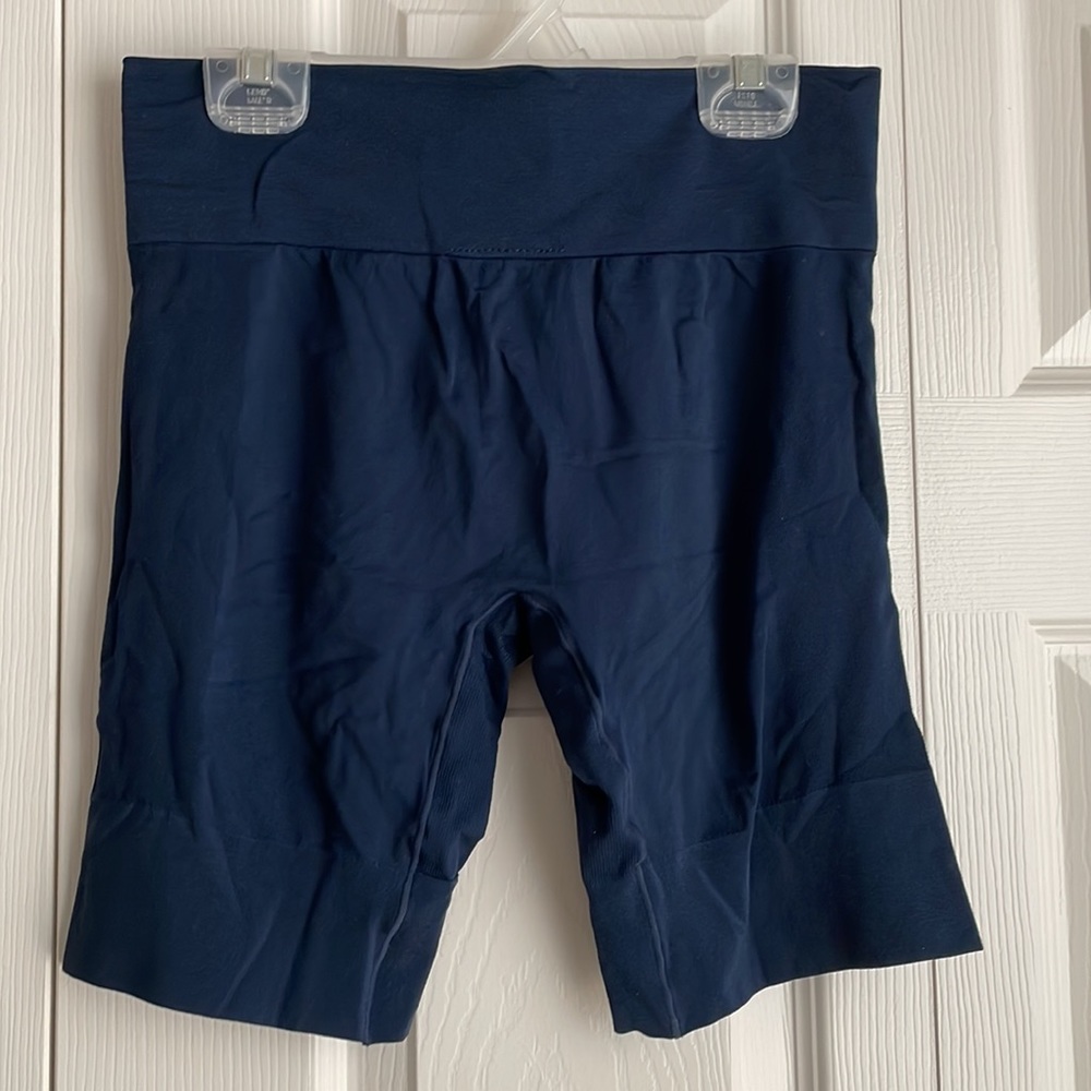 Shape Wear Shorts - Picture 2 of 7